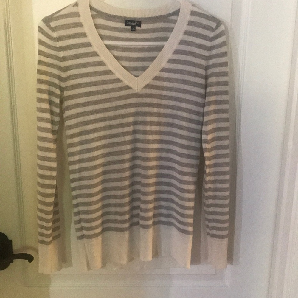 Splendid Gray & Cream Striped V-Neck Sweater Size XS